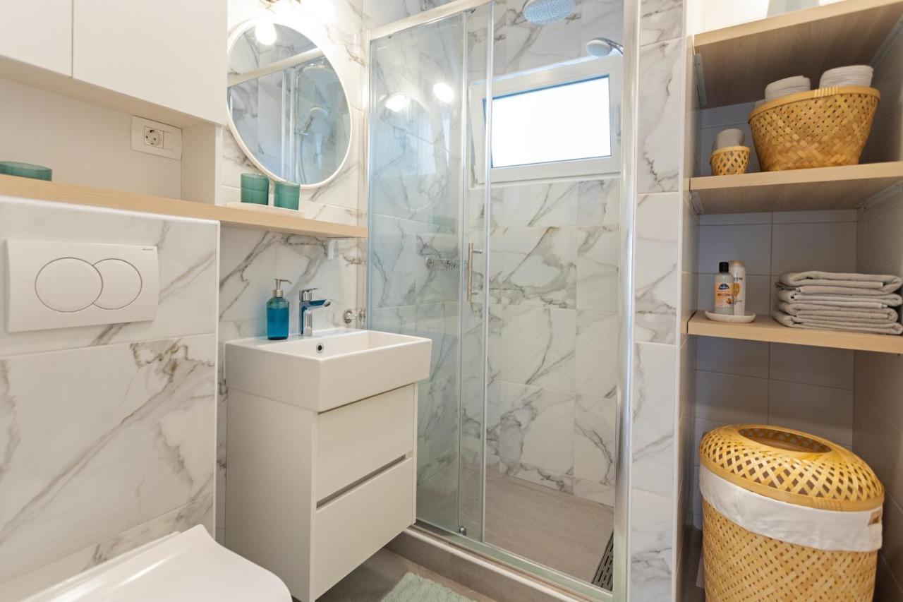 Jesliving Hvar - 2 Bedroom Elegant Apartment With Sea View In Historic Center Of Hvar Town Exterior foto
