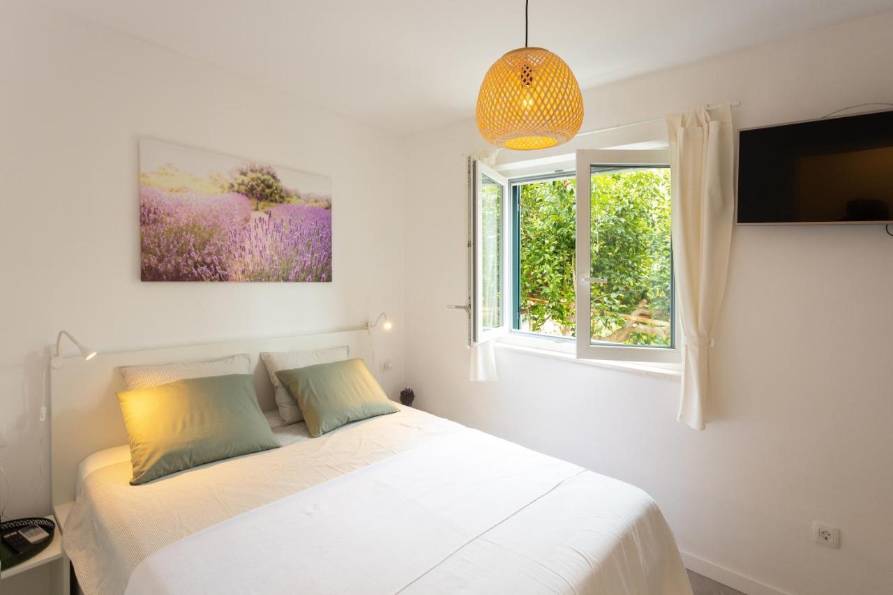 Jesliving Hvar - 2 Bedroom Elegant Apartment With Sea View In Historic Center Of Hvar Town Exterior foto