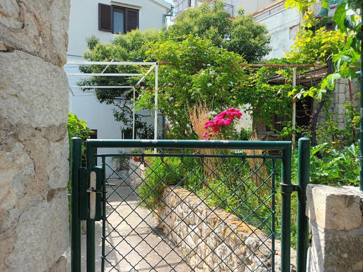 Jesliving Hvar - 2 Bedroom Elegant Apartment With Sea View In Historic Center Of Hvar Town Exterior foto