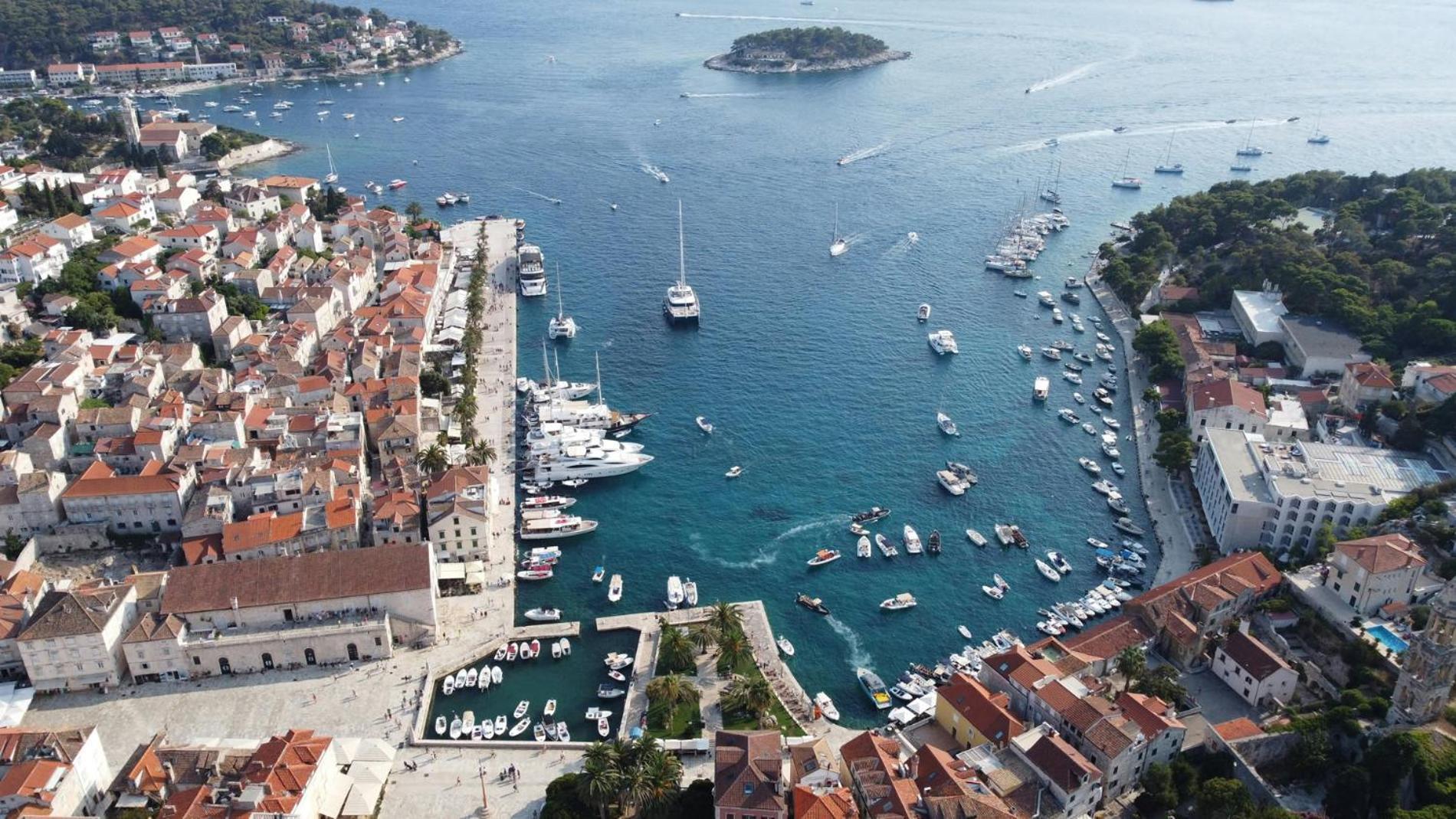 Jesliving Hvar - 2 Bedroom Elegant Apartment With Sea View In Historic Center Of Hvar Town Exterior foto