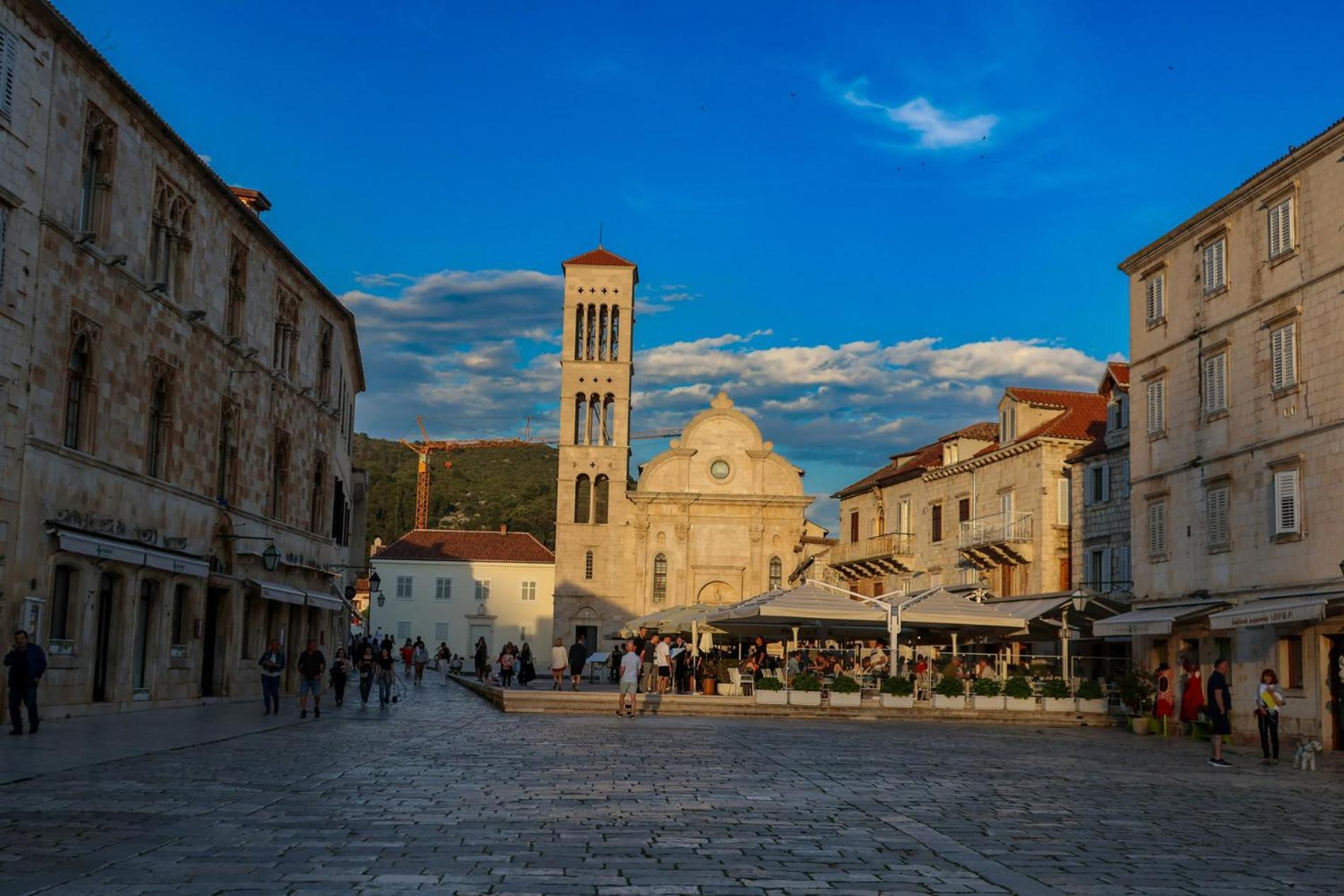 Jesliving Hvar - 2 Bedroom Elegant Apartment With Sea View In Historic Center Of Hvar Town Exterior foto